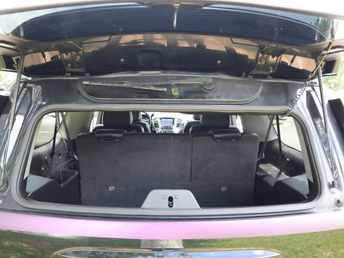 Used 2015 Chevrolet Suburban LTZ RWD image 15