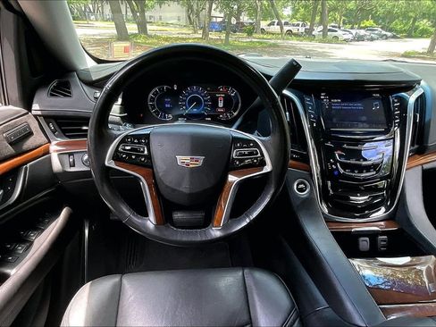 Used 2019 Cadillac Escalade Luxury RWD image 8
