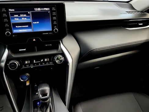 Certified 2022 Toyota Venza LE image 29