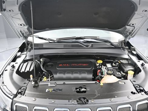 Used 2022 Jeep Compass Latitude FWD image 12