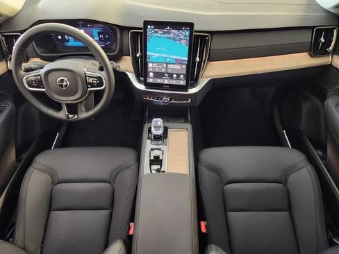 Used 2026 Volvo XC90 B5 Plus w/ Protection Package Premier AWD/4WD image 4
