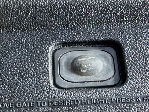Used 2016 Ford Explorer XLT w/ Equipment Group 202A FWD image 32