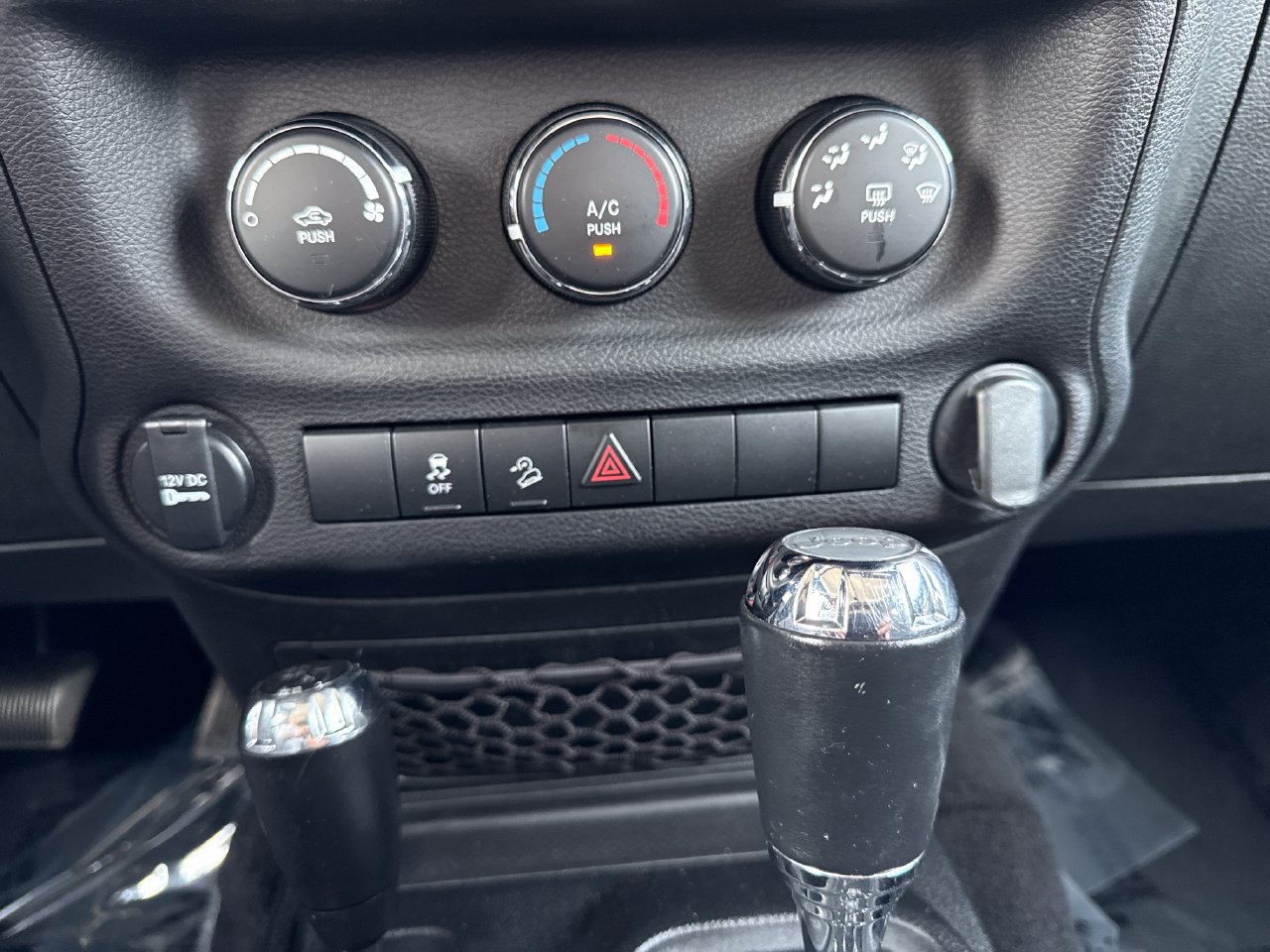 Used 2017 Jeep Wrangler Sport AWD/4WD image 18