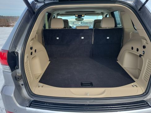 Used 2021 Jeep Grand Cherokee Limited image 17