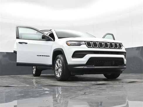 Used 2025 Jeep Compass Sport image 50