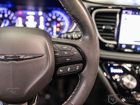 Used 2022 Chrysler Pacifica Touring image 26