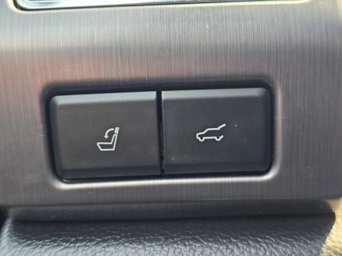 Used 2018 Ford Expedition Platinum AWD/4WD image 32