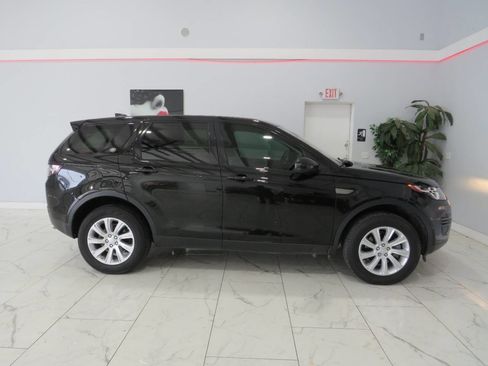 Used 2018 Land Rover Discovery Sport SE image 2