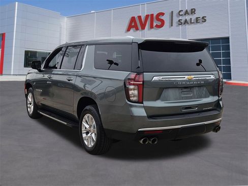 Used 2023 Chevrolet Suburban Premier image 3