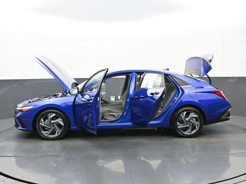 Certified 2025 Hyundai Elantra SEL image 48