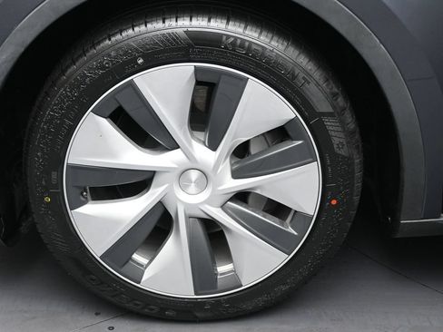 Used 2022 Tesla Model Y Long Range AWD/4WD image 38