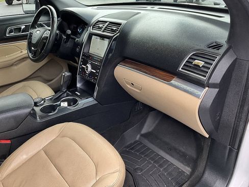 Used 2017 Ford Explorer Limited w/ Equipment Group 303A AWD/4WD image 33