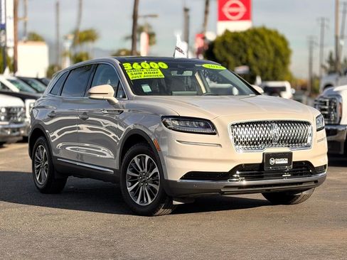 Used 2022 Lincoln Nautilus Reserve image 2