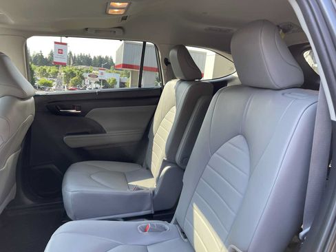 Certified 2024 Toyota Highlander XLE AWD/4WD image 15