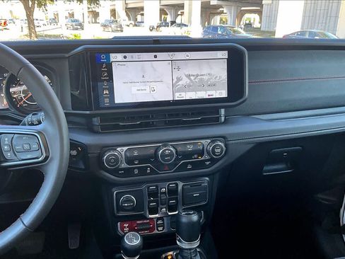 Used 2024 Jeep Wrangler Unlimited Rubicon image 6