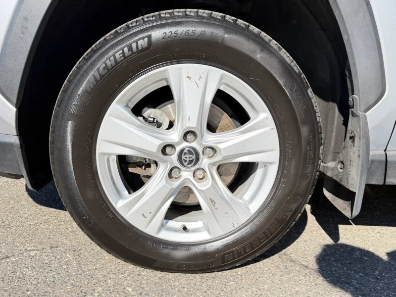 Used 2021 Toyota RAV4 XLE AWD/4WD image 38