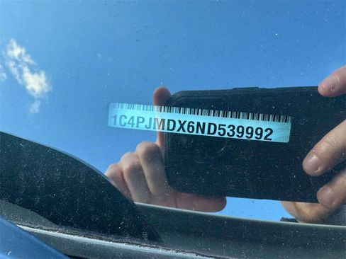 Used 2022 Jeep Cherokee Limited image 10