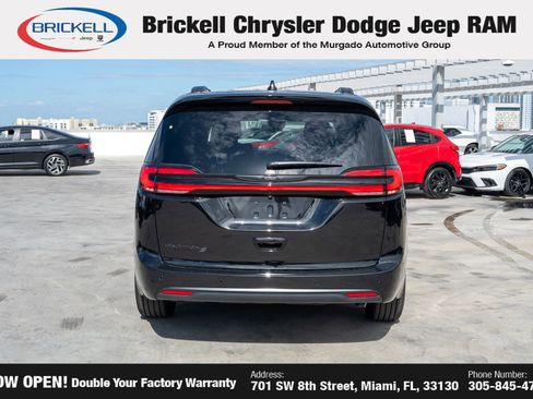 New 2026 Chrysler Pacifica Select image 6