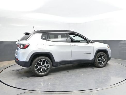 Used 2025 Jeep Compass Limited AWD/4WD image 2