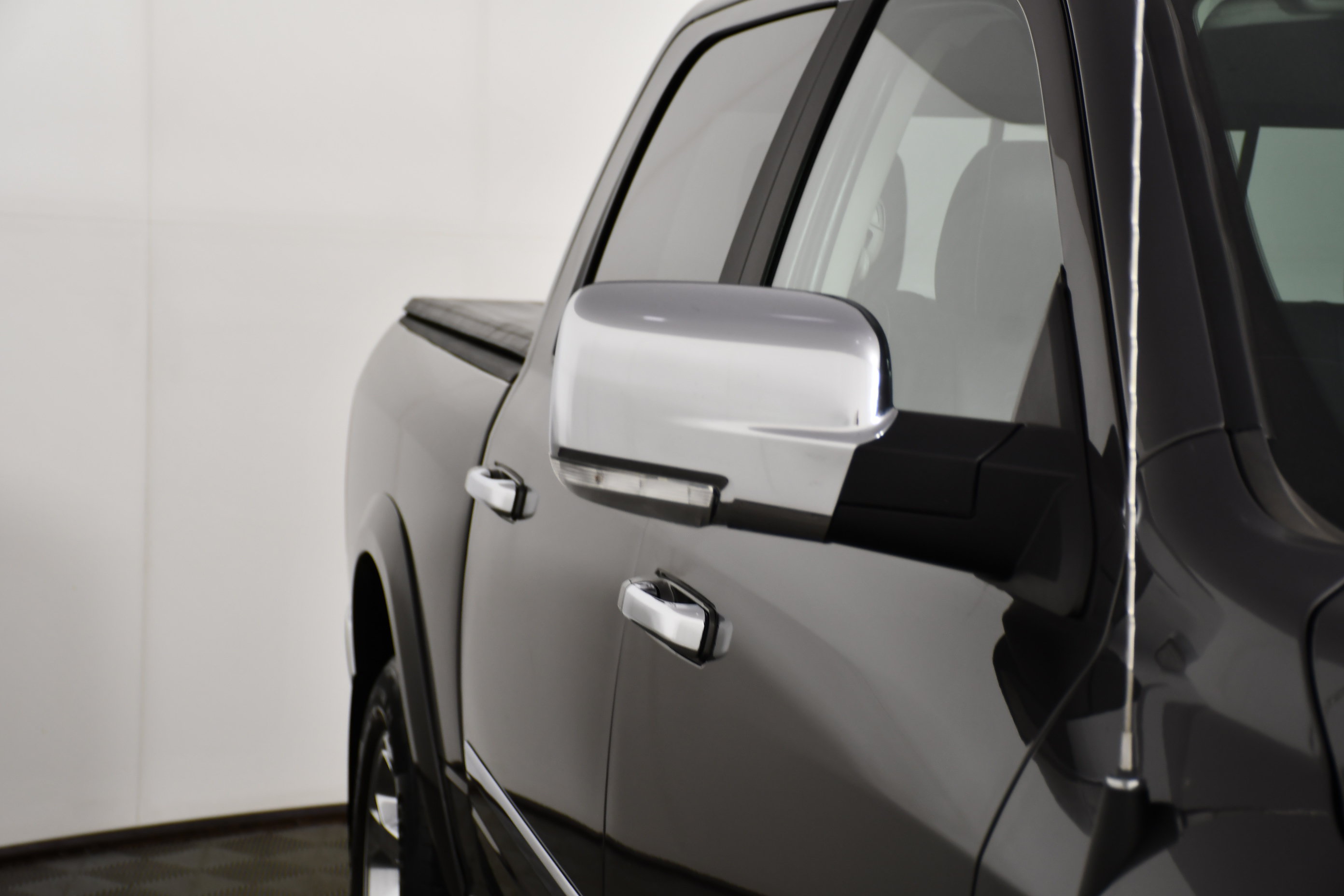 Used 2018 RAM 1500 Laramie AWD/4WD image 14