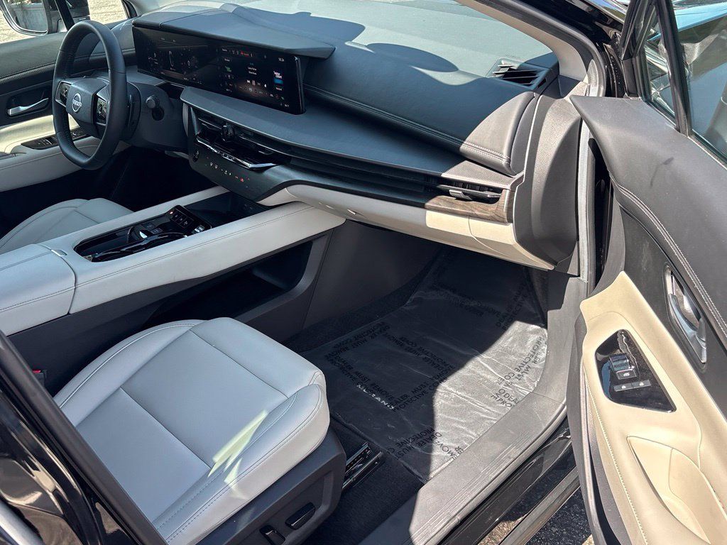 Certified 2025 Nissan Murano SV FWD image 30