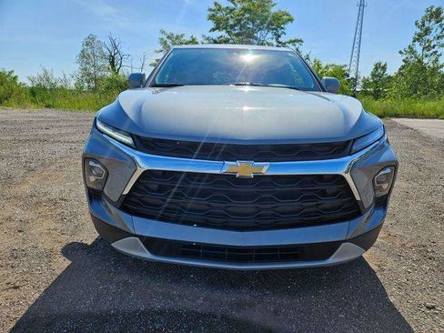Used 2025 Chevrolet Blazer LT AWD/4WD image 2