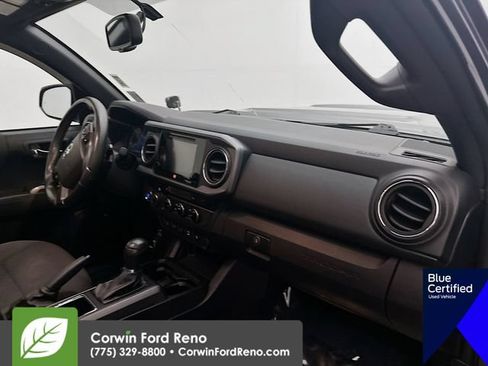 Used 2017 Toyota Tacoma TRD Sport AWD/4WD image 32