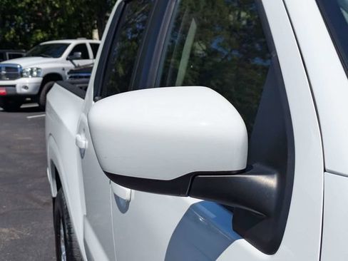Used 2024 Nissan Frontier SV w/ SV Convenience Package RWD image 13