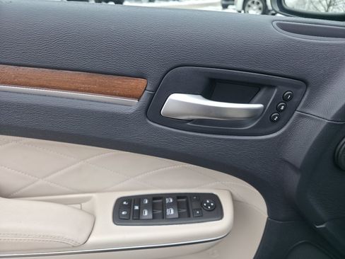 Used 2016 Chrysler 300 C Platinum w/ Safetytec Plus Group image 27