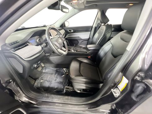 Used 2022 Jeep Compass Latitude w/ Sun and Sound Group AWD/4WD image 19