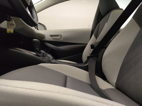 Used 2025 Toyota Corolla LE FWD image 17