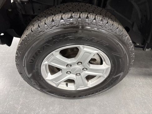 Used 2021 Jeep Wrangler Sport S image 25