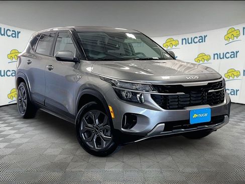 Used 2024 Kia Seltos LX AWD/4WD image 1