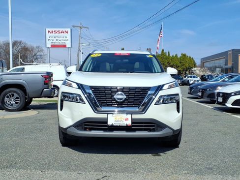 Used 2023 Nissan Rogue SV w/ SV Premium B Package image 2