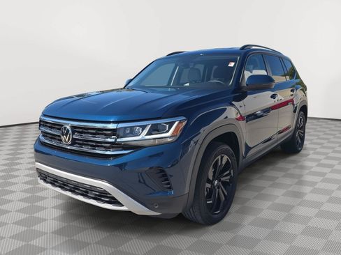 Used 2022 Volkswagen Atlas SE w/ Black Wheel Package AWD/4WD image 3