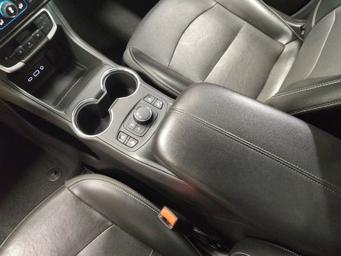 Used 2023 GMC Terrain SLT FWD image 26