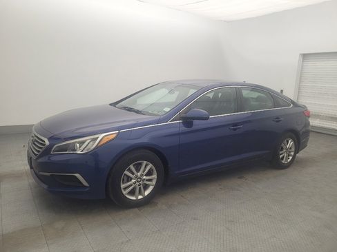 Used 2017 Hyundai Sonata SE image 2