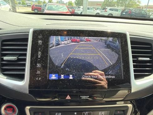 Used 2017 Honda Pilot Touring image 16