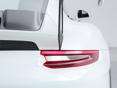 Used 2018 Porsche 911 GT2 RS image 19