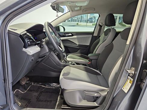 New 2026 Volkswagen Tiguan SE R-Line FWD image 17
