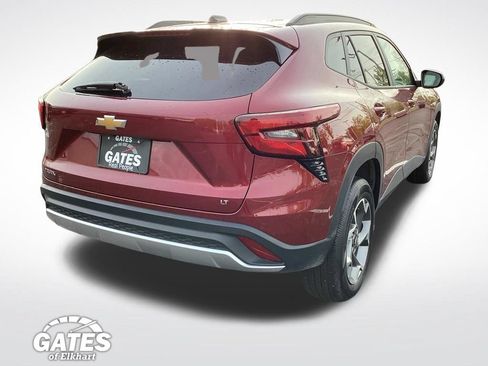 Used 2025 Chevrolet Trax LT w/ LT Convenience Package FWD image 10