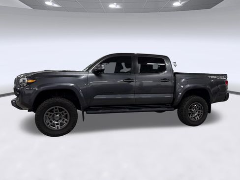 Used 2022 Toyota Tacoma TRD Sport w/ Technology Package AWD/4WD image 2