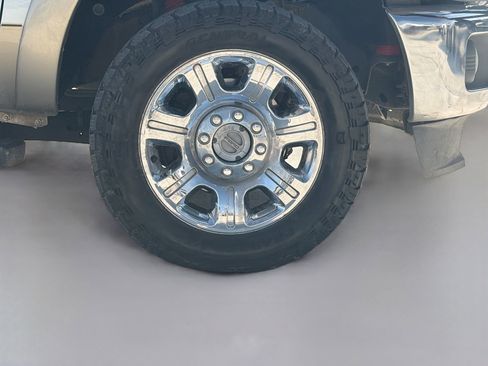 Used 2013 Ford F250 Lariat w/ Chrome Pkg image 38