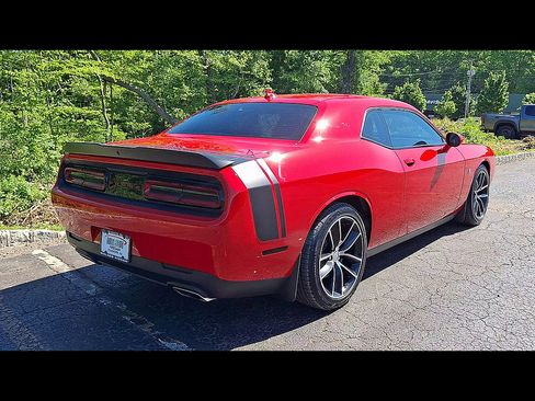 Used 2016 Dodge Challenger R/T Scat Pack RWD image 7