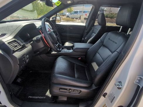 Used 2025 Honda Passport Black Edition image 12