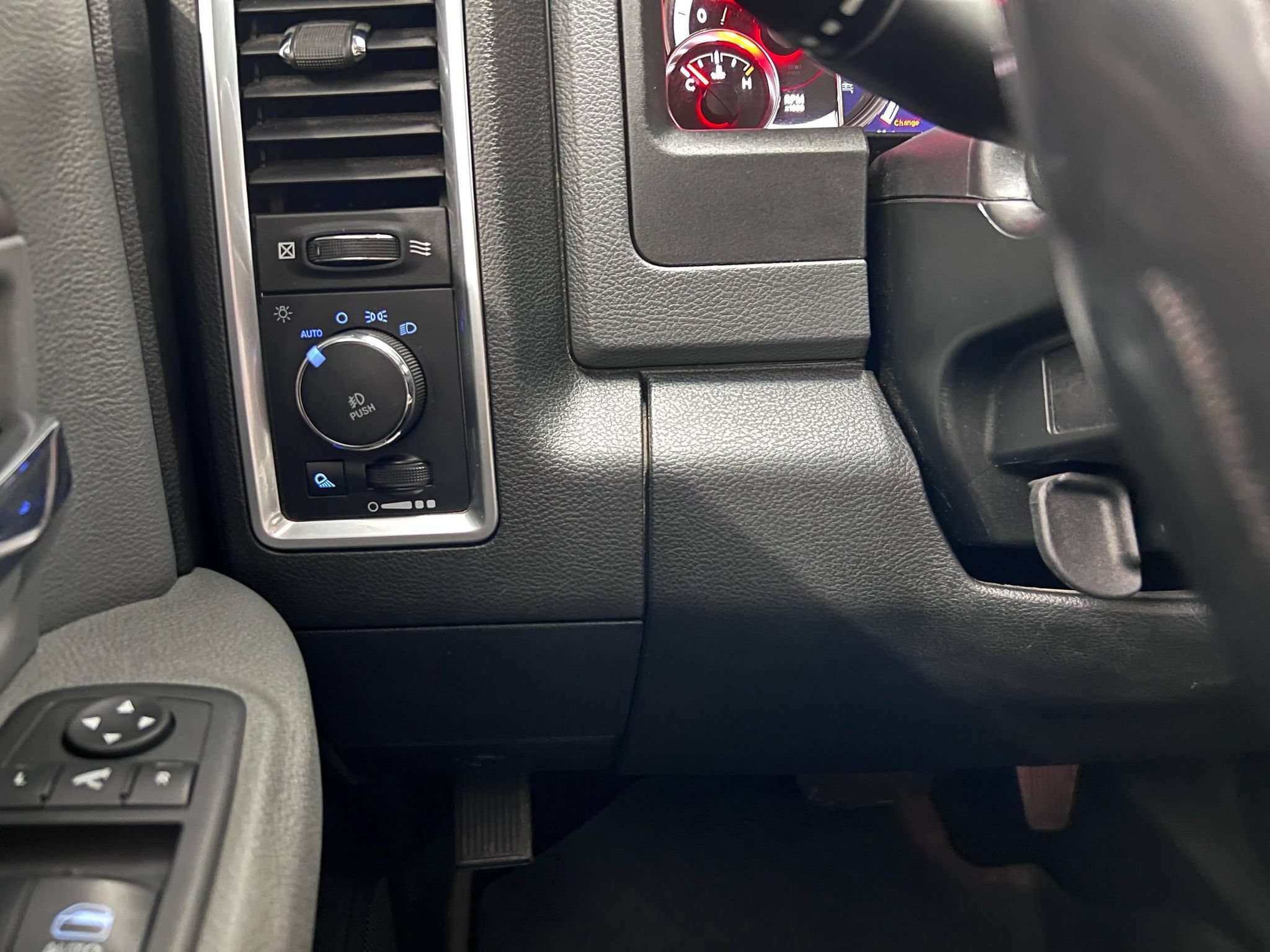 Used 2018 RAM 2500 SLT w/ Protection Group AWD/4WD image 16