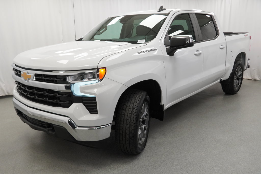 Used 2024 Chevrolet Silverado 1500 LT AWD/4WD image 18