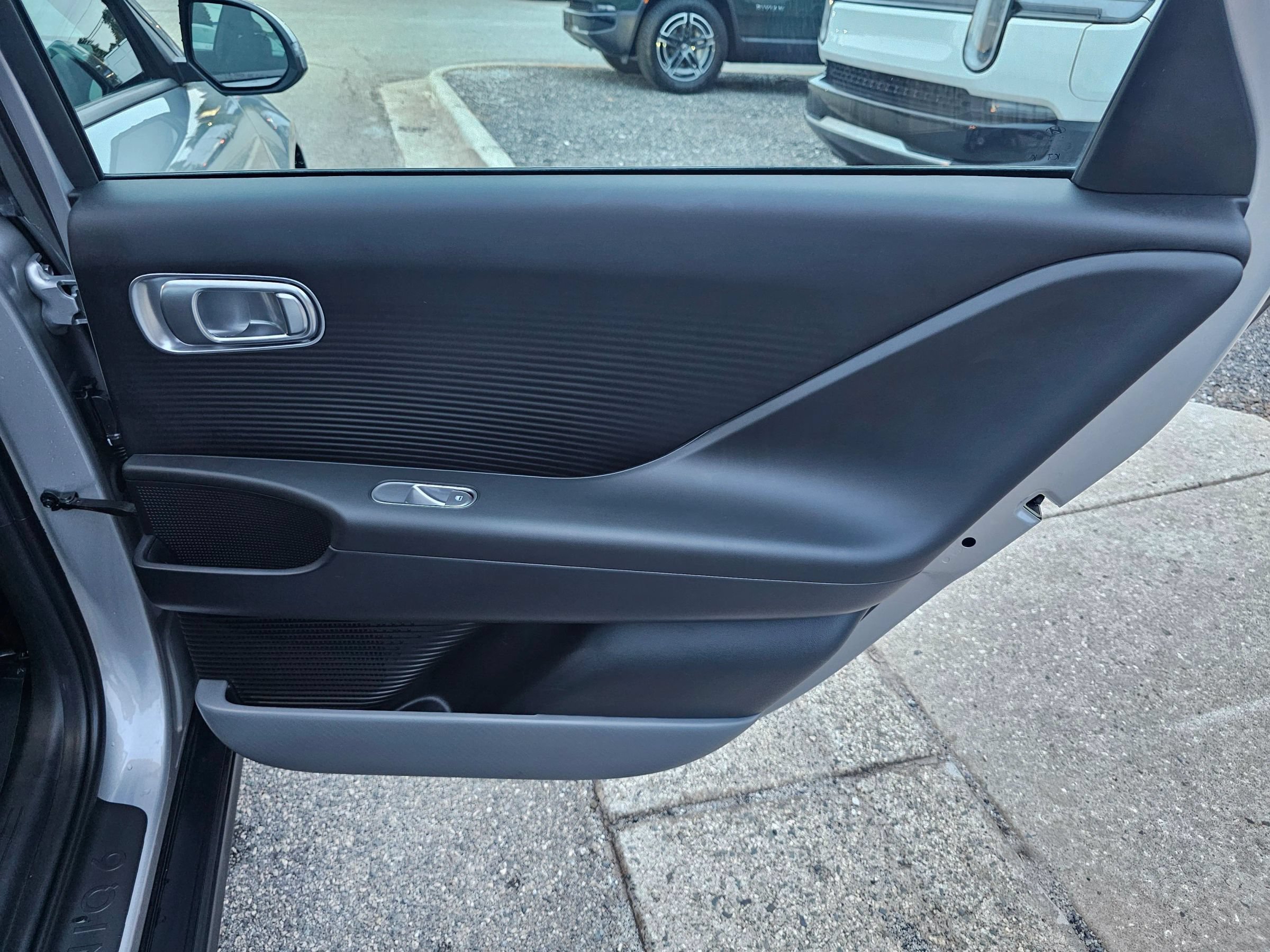 Used 2024 Hyundai Ioniq 6 SE RWD image 25
