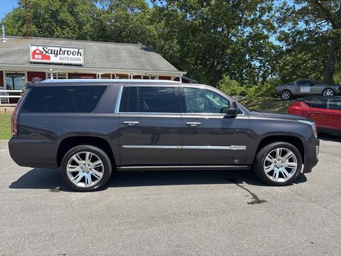 Used 2016 Cadillac Escalade ESV Premium image 2