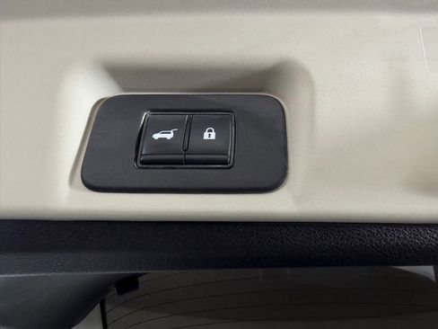 Used 2024 Nissan Ariya FWD image 30